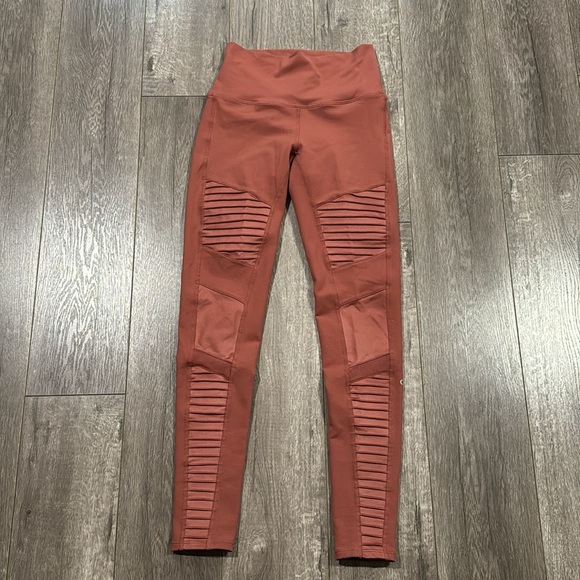 ALO Yoga Moto Legging High Rise in rosewood glossy S - Picture 5 of 10